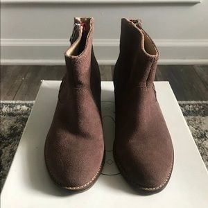 Steve Madden “LEONN” Taupe Suede Boots Size 6